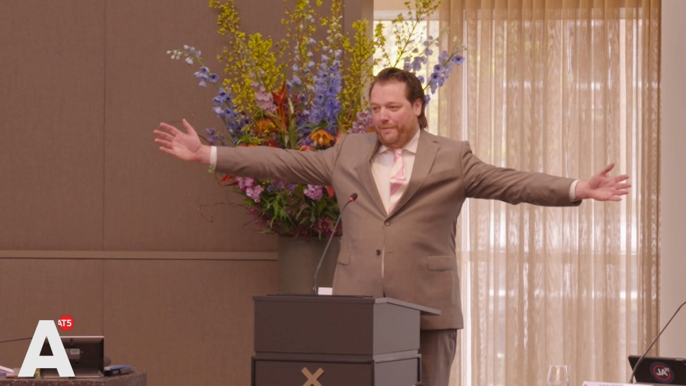 26 councilors bid farewell: "Thank you; I'll be back!"