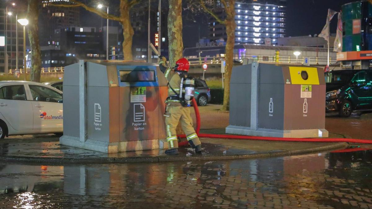 Groep jongeren gooit eieren, fietsen en stenen naar brandweer in Amsterdam-Noord