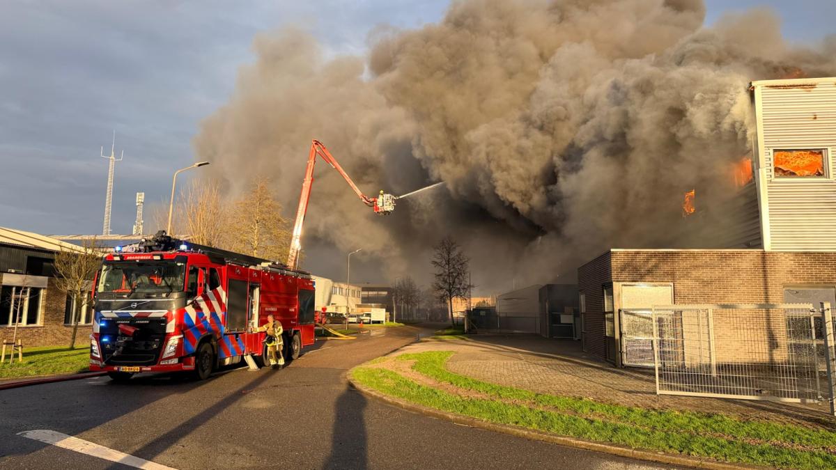 Brand Obdam onder controle, geen gewonden