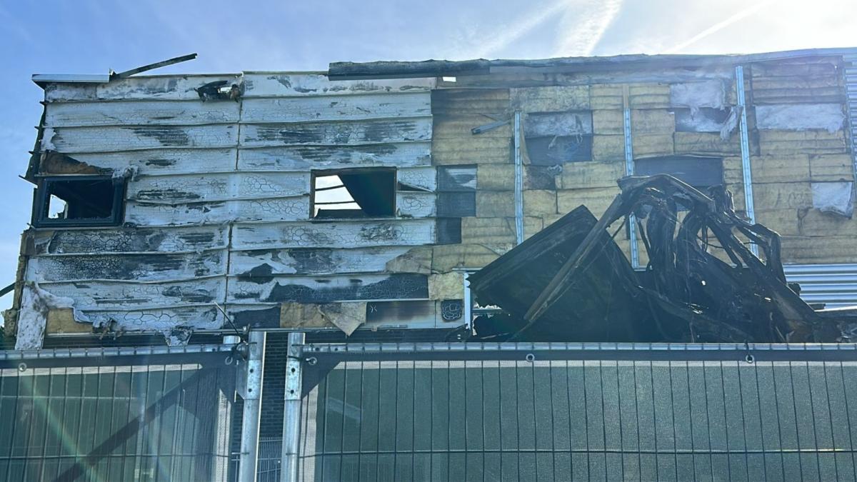 Ondernemers in tranen na grote brand in Obdam: 