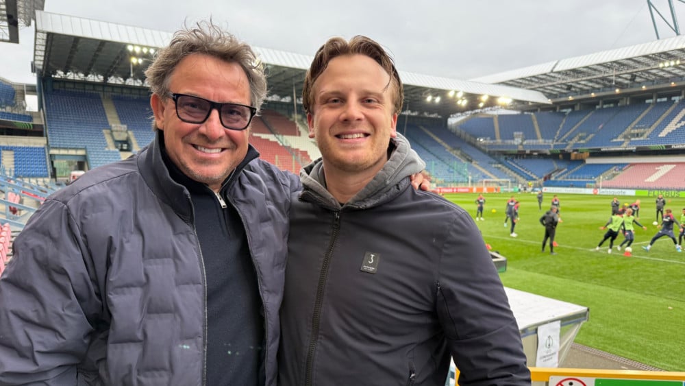 Marco Borsato moedigt AZ aan samen met zoon Luca: 
