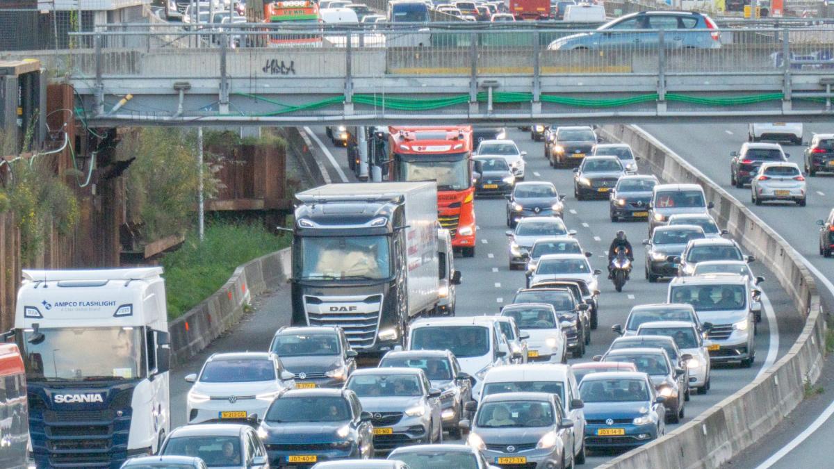 Lange files op A9 en A22: meer dan uur vertraging