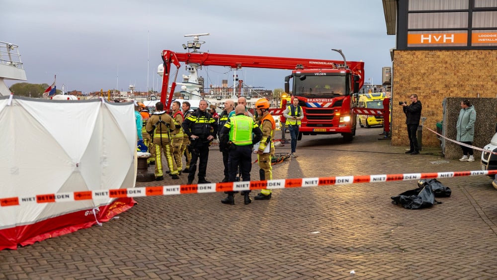 Drenkeling (52) die uit water bij IJmuiden werd gehaald overleden