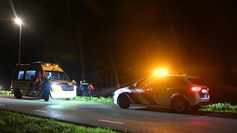 Fietser gewond na botsing, scooterrijder rijdt door