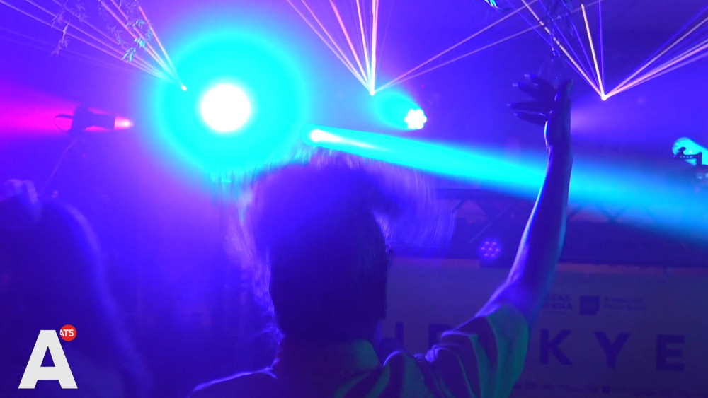 Voor zo'n 25 euro per maand onbeperkt uitgaan in Amsterdam: 