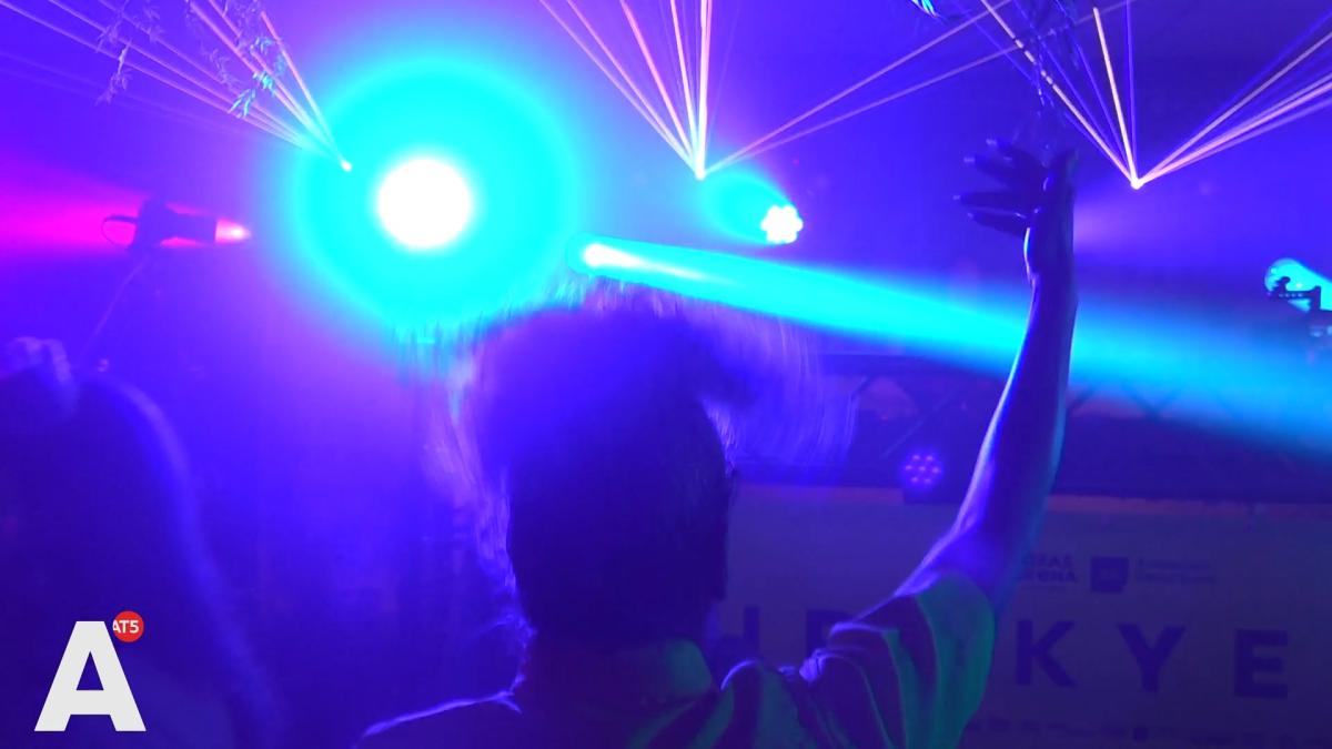 Voor zo'n 25 euro per maand onbeperkt uitgaan in Amsterdam: 