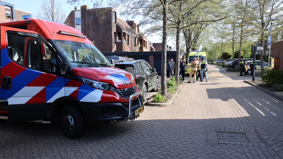 Politie doet inval in woning Ouderkerk aan de Amstel, EOD aanwezig