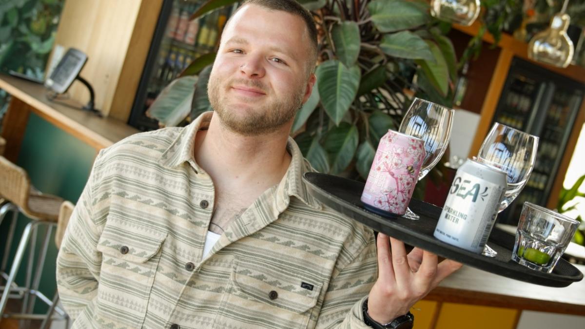 Pim nu aan het roer van twee strandtenten: 