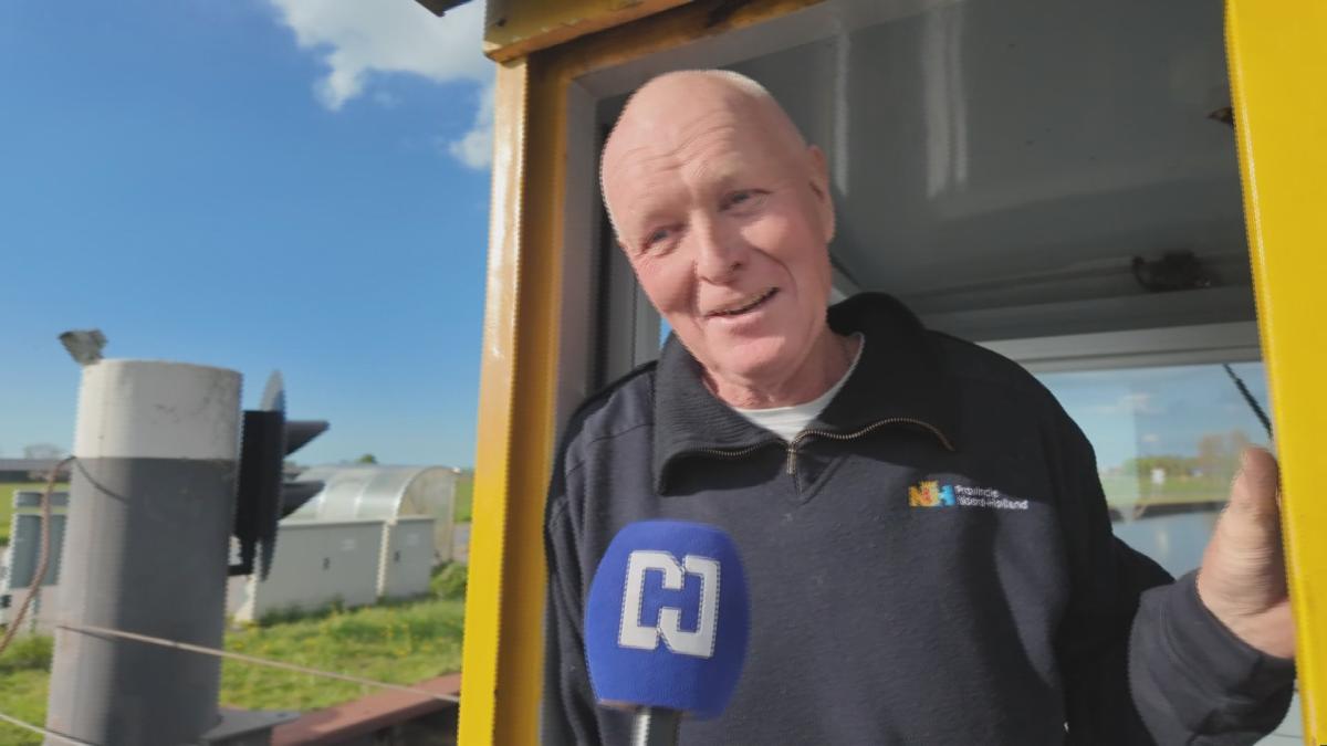 Veerman Ferry Nat vaart zijn pont non-stop vanwege afgesloten A10 en N247