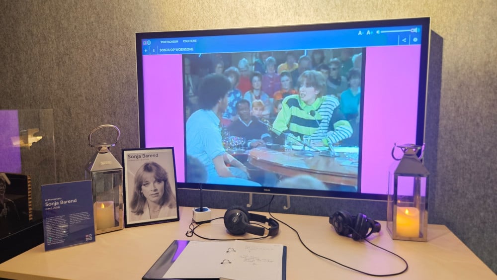 Televisiekijkers tekenen condoleanceregister voor Sonja Barend: 