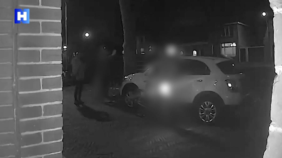 Beroving op straat in Enkhuizen: vrienden bedreigd en bestolen van ketting en geld
