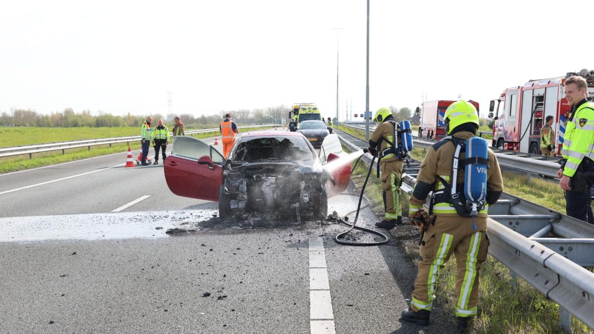 Flinke file op A9 omdat auto in brand vliegt na ongeluk