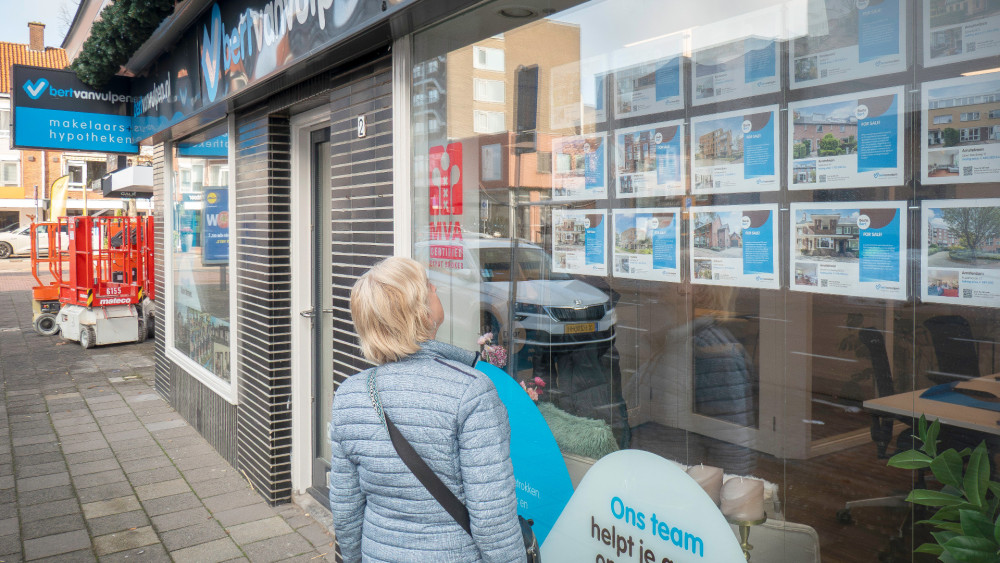 Homes stay on the market longer: "Buyers are acting more cautiously"