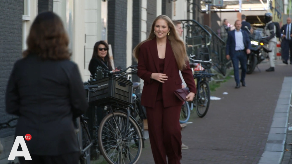 Amalia explores the city, starting with a vegetarian quiche at the official residence