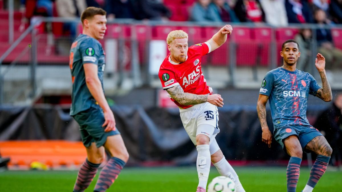 ?? Flink gewijzigd AZ heeft het moeilijk tegen Shakhtar • Aanvallende wissels na rust