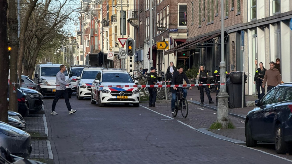 Amsterdam square cordoned off over possible firearm, two men arrested