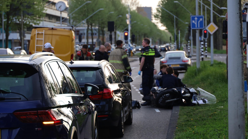 Scooter rider injured after collision with car in Osdorp