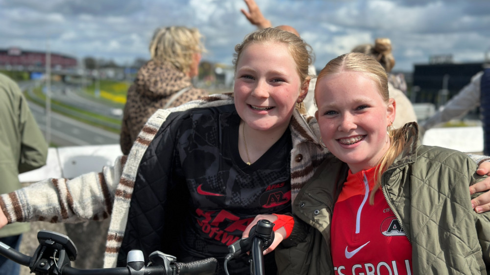 ? Dronebeelden van A9: stoet AZ-supporters vertrekt naar De Kuip