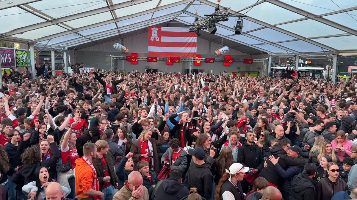 Straks live: de huldiging van AZ-spelers in Alkmaar