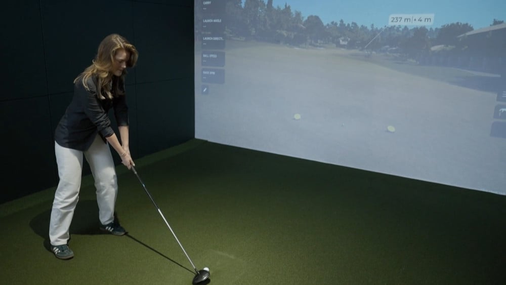 Indoor golf on the rise: "Golf used to be an old man's sport, this is more affordable"