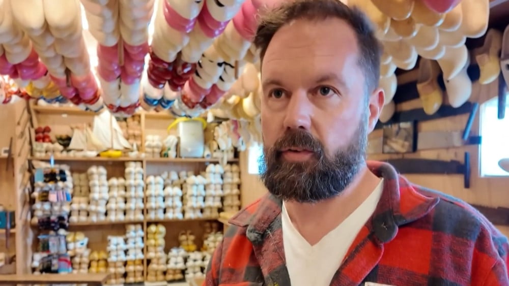 Klompenmaker ziet '1.000 toeristenbussen per dag' voorbijgaan door sluiting N247