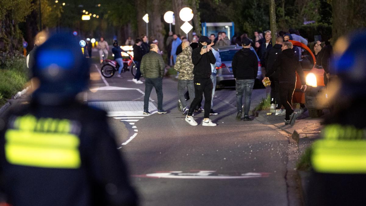 Charges bij tweede demonstratie tegen noodopvang Loosdrecht: twee aanhoudingen