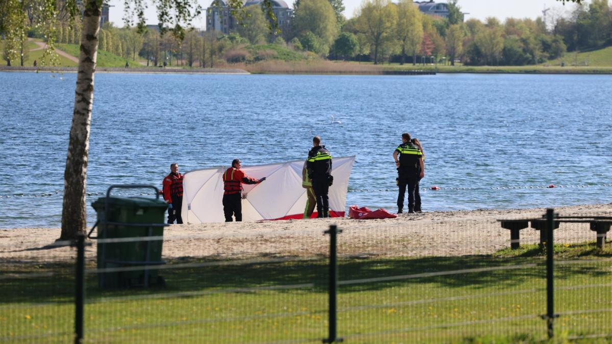 Voetganger gewond bij aanrijding met bus • Lichaam aangetroffen in water in Hoofddorp