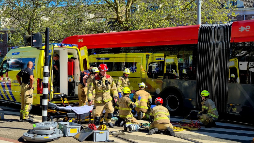 Pedestrian injured in collision with bus on Elandsgracht