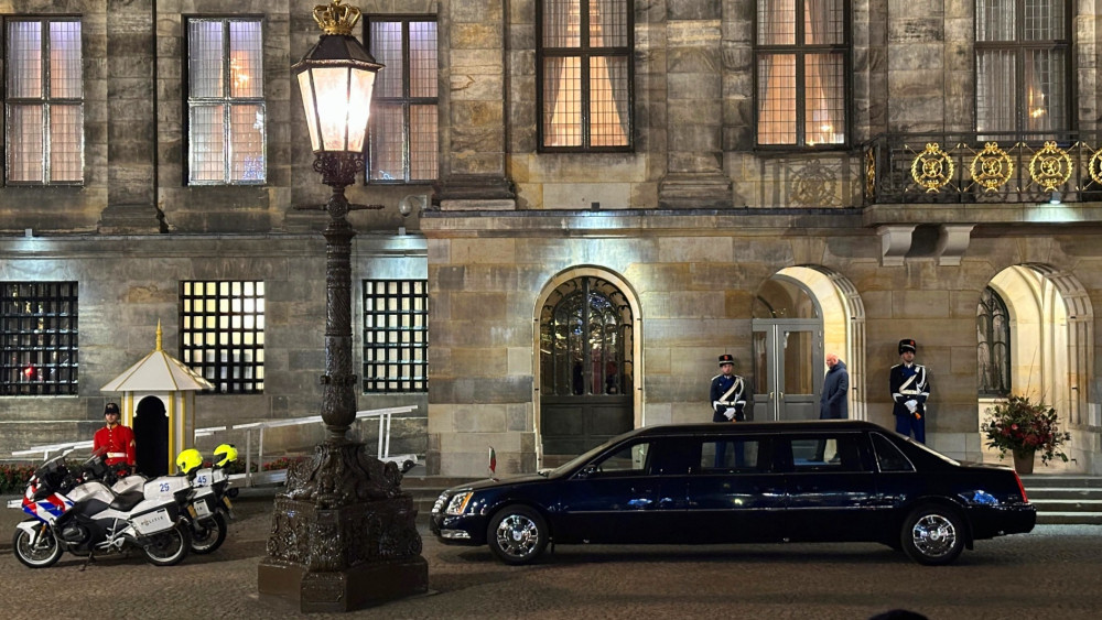 Grand dinner with King and foreign diplomats at Royal Palace Amsterdam tonight