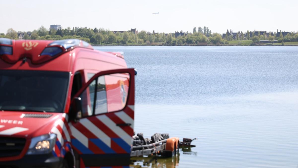 Grootschalige zoektocht na melding drenkeling in water Hoofddorp