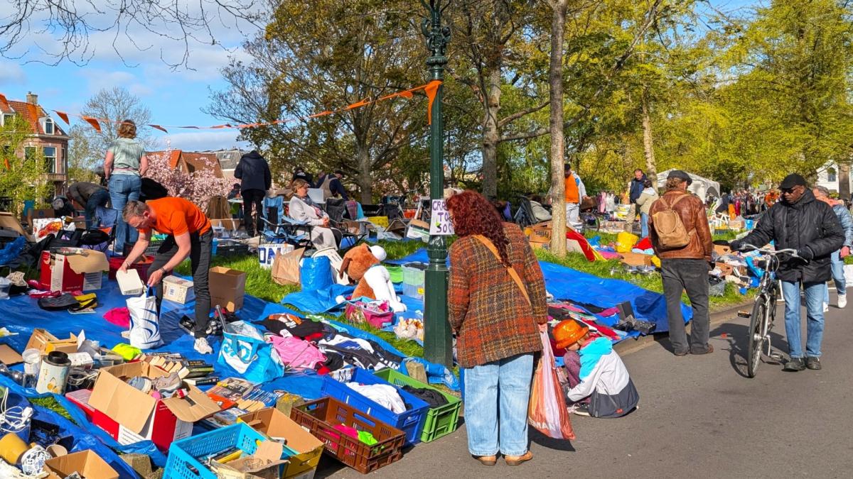 Alkmaarse vrijmarkt vanmorgen al in volle gang: 