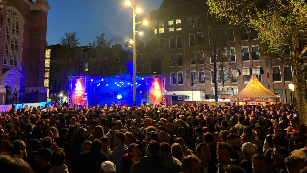 Complainant ruled against: King's Night party at Homomonument can continue until 1 AM