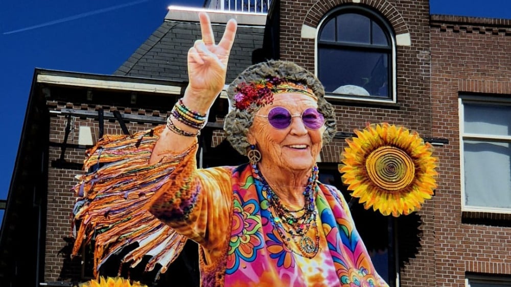 Beatrix as a hippie calling for peace: this is the King's Day artwork by De Blaffende Vis