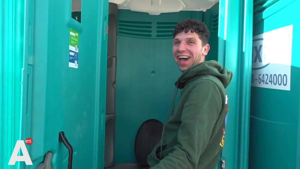 Roel is the country's most cheerful portable toilet cleaner: "April 28 is the best day of the year"