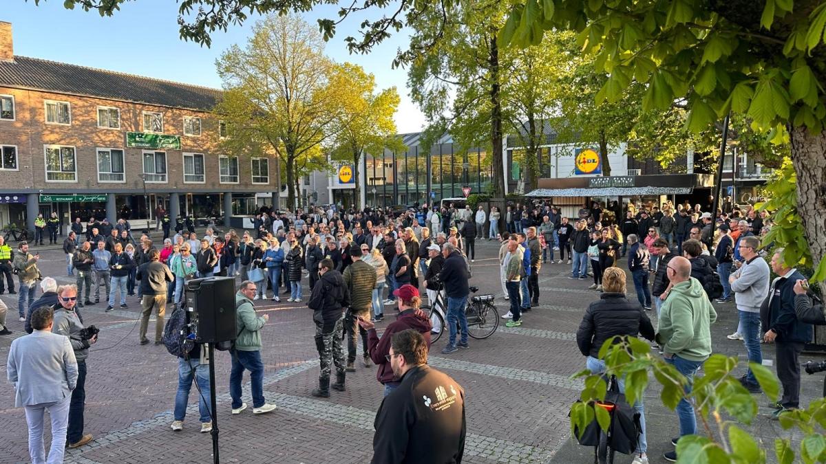 'Laat dit geen Loosdrecht zijn!': protest tegen opvang statushouders vreedzaam verlopen