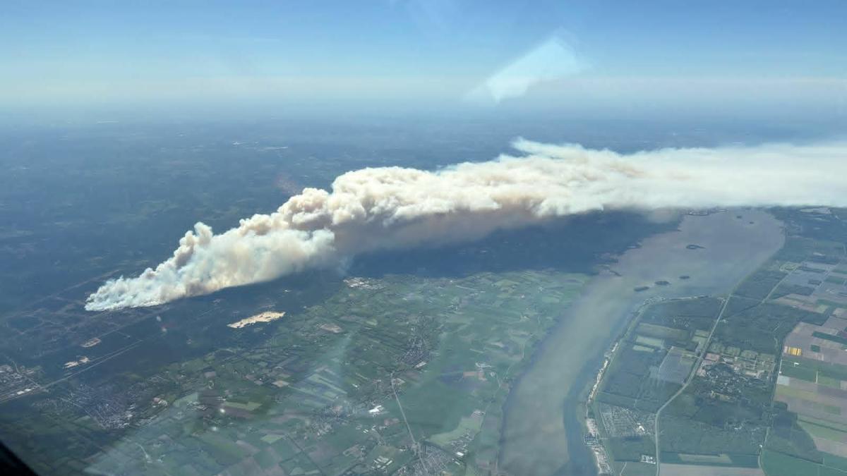 Deel vluchten van en naar Schiphol om rookwolk natuurbrand heen geleid