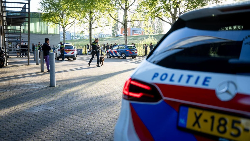 Minor injury in stabbing at Lijnden emergency shelter