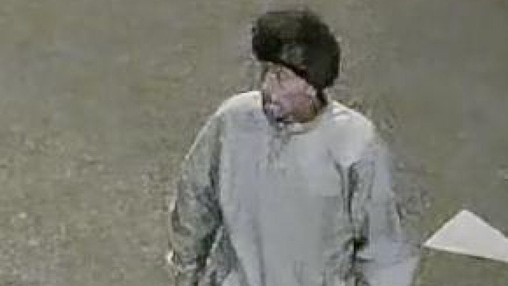 Police release footage of man planting explosive at Haarlemmerstraat coffee shop