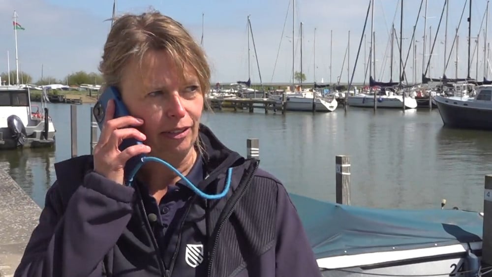 Marianne is baas van alle bruggen in Edam: 