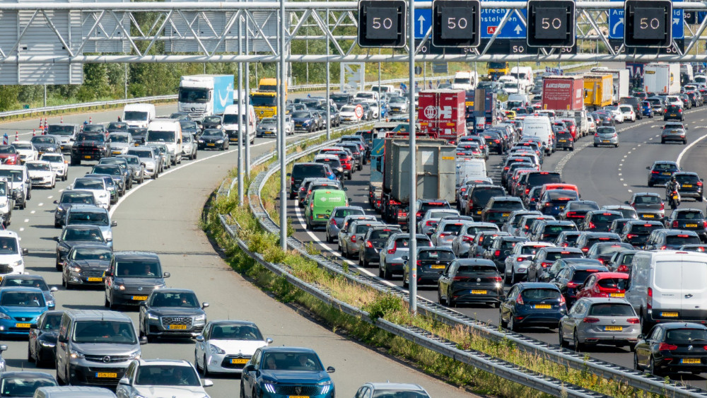 Nearly 10km tailbacks on A5 towards Amsterdam after Coentunnel accident, 45-minute delay