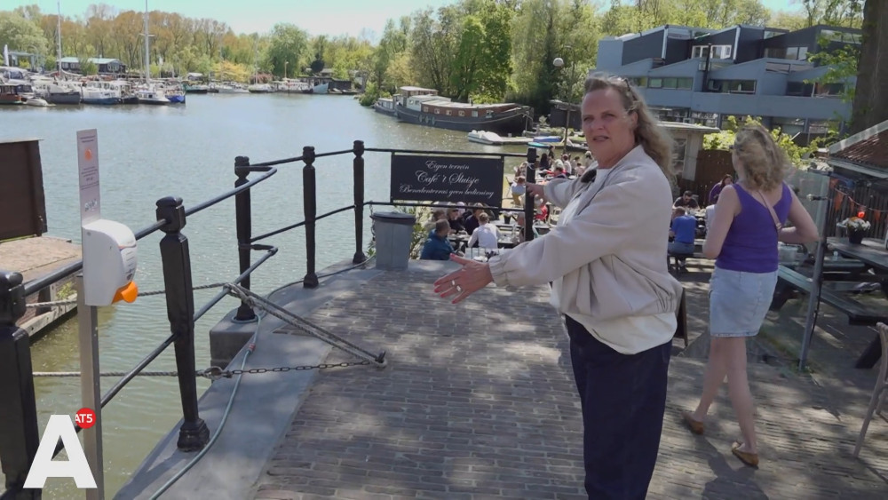 Café 't Sluisje forced to remove regular tables after complaint: "They've been there for 30 years"