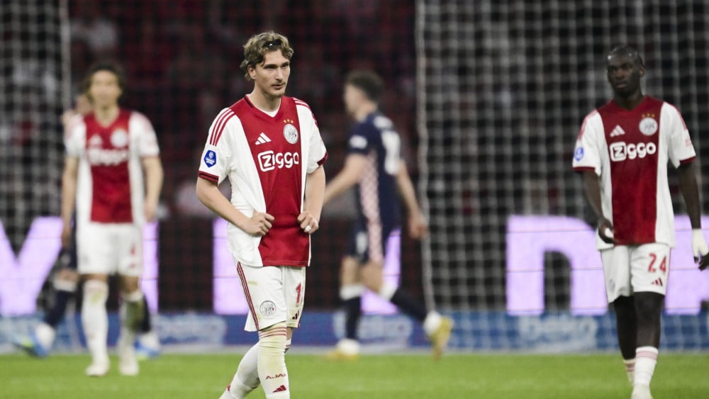 ? Ajax krijgt opnieuw tegengoal PSV om de oren • NEC - Telstar tijdelijk gestaakt door noodweer