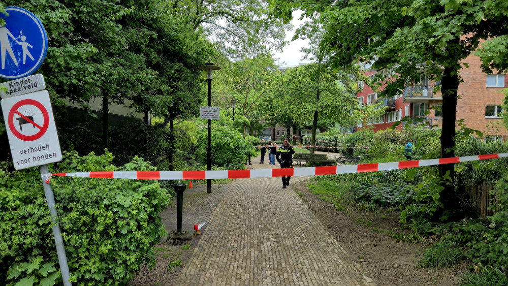 19-year-old man 'critically injured' in stabbing in courtyard near Eerste Helmersstraat