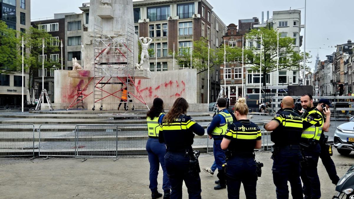 Motor op fietspad geschept door auto • Twee doden en twee gewonden bij ernstig ongeval