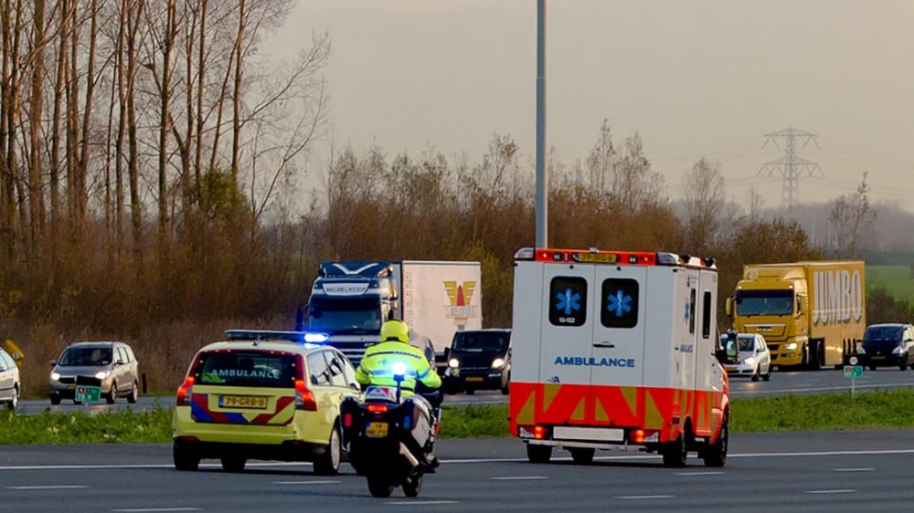 How evacuated hantavirus patients are safely transported from Schiphol to the hospital