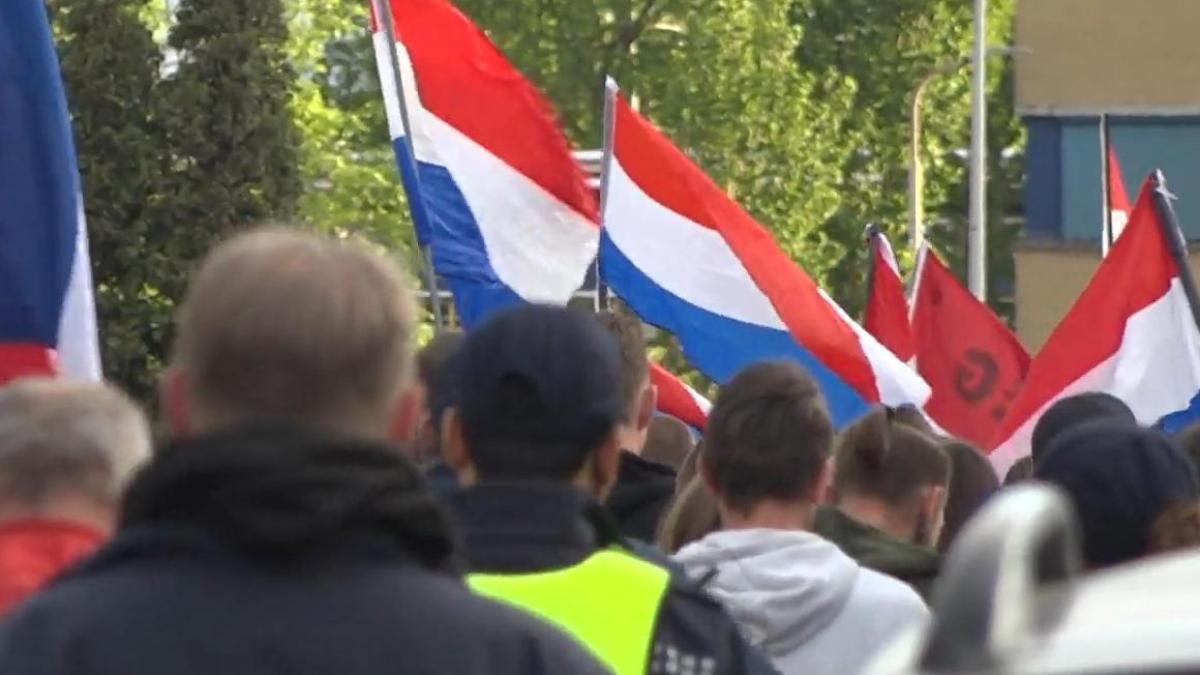 Veel mensen van buiten de gemeente aanwezig bij azc-protest in Uithoorn
