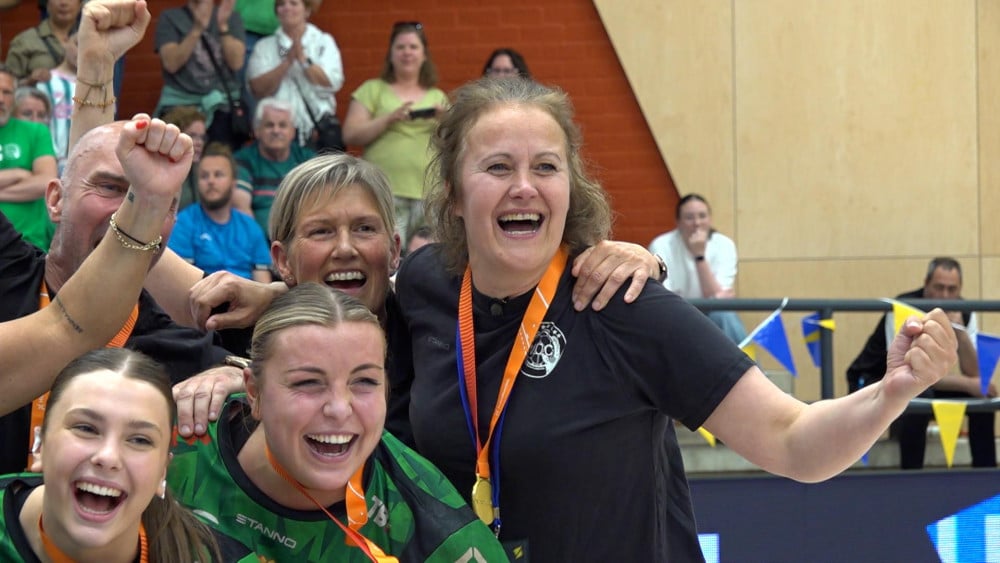 Dream farewell for passionate Amsterdam handball coach