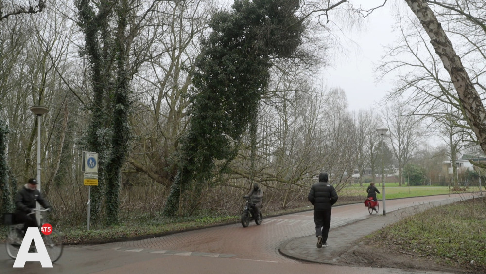 Extra police at Sloterplas against youths slapping women's buttocks