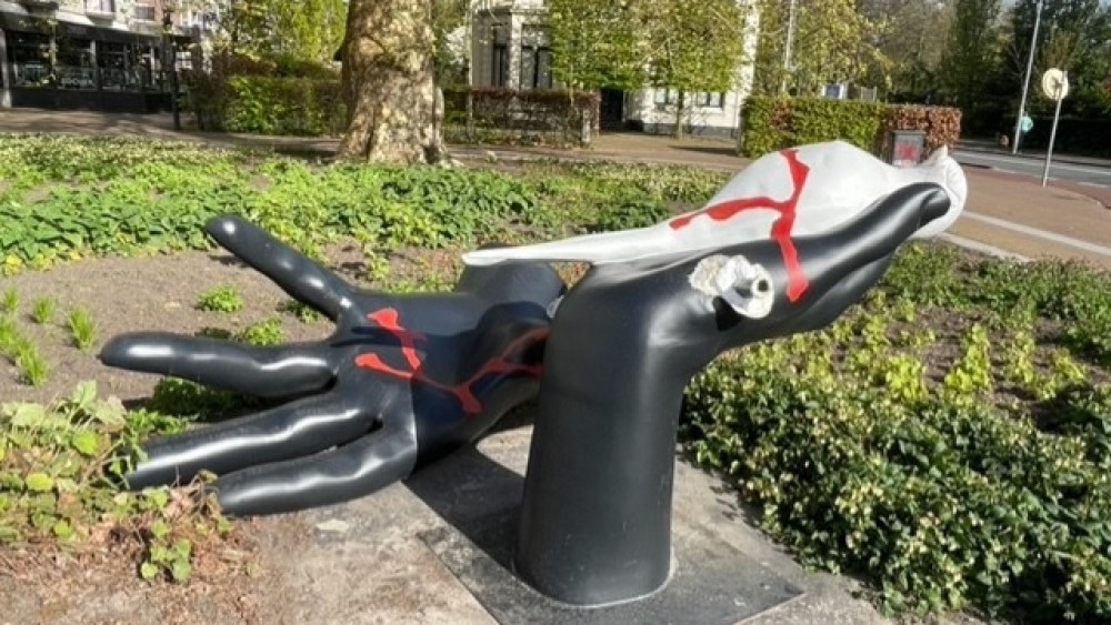 Vandalized statue on Houtplein in Haarlem to be restored: "We won't be defeated"