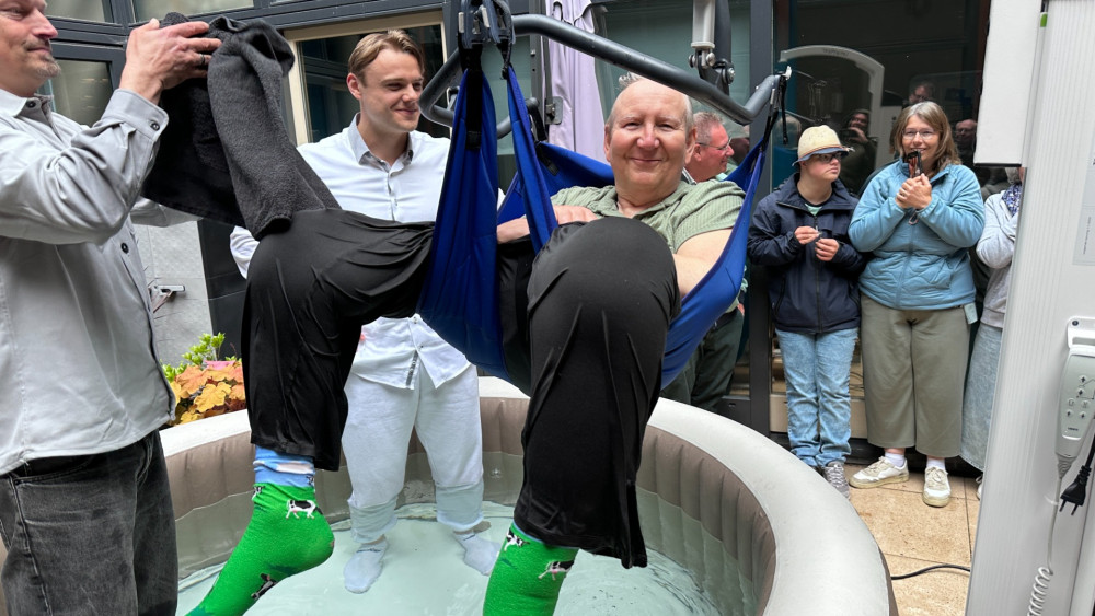Transition regret: Gundolf wanted to be a woman, regretted it and celebrates 'return' with baptism